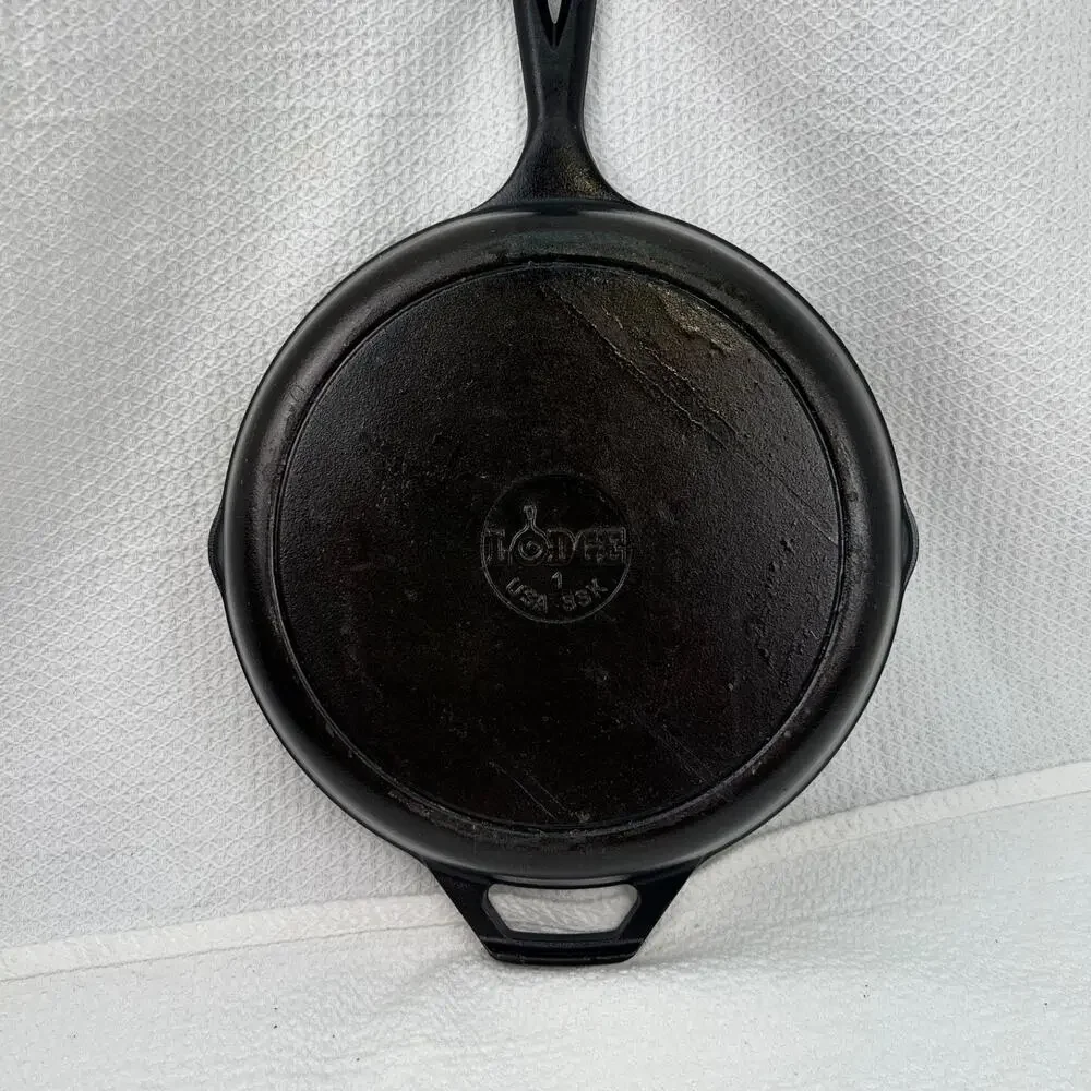 Lodge 8SK Cast Iron Skillet 10